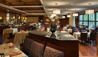 Restaurant workplace perfect for co-working at the DoubleTree by Hilton Tulsa - Warren Place.