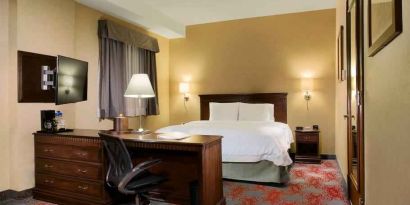 King-studio with working station at the Hampton Inn & Suites Mexico City - Centro Historico.