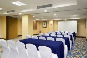 Meeting room perfect for every business appointment at the Hampton Inn & Suites Mexico City - Centro Historico.