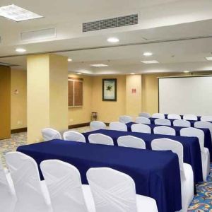 Meeting room perfect for every business appointment at the Hampton Inn & Suites Mexico City - Centro Historico.