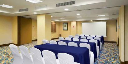 Meeting room perfect for every business appointment at the Hampton Inn & Suites Mexico City - Centro Historico.