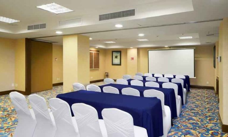 Meeting room perfect for every business appointment at the Hampton Inn & Suites Mexico City - Centro Historico.