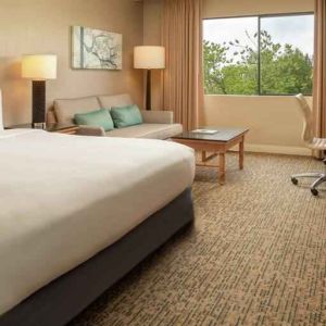 King guestroom with desk and sofa at the DoubleTree by Hilton Sonoma Wine Country.