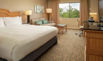 King guestroom with desk and sofa at the DoubleTree by Hilton Sonoma Wine Country.