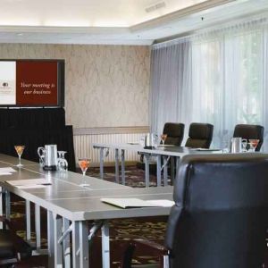 Meeting room with u shape table at the DoubleTree by Hilton Sonoma Wine Country.