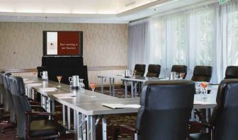 Meeting room with u shape table at the DoubleTree by Hilton Sonoma Wine Country.