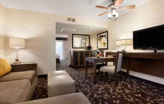 Living room in a hotel suite perfect as workspace at the Embassy Suites by Hilton Napa Valley.