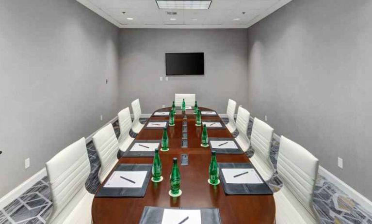 Small meeting room with screen at the DoubleTree by Hilton Wichita Airport.