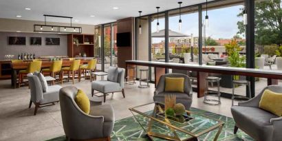 Elegant dining area perfect for co-working at the Hilton Birmingham at UAB.