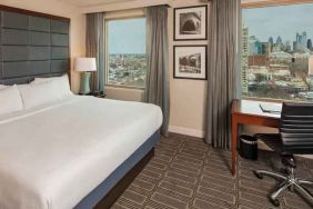 King-bedroom with desk at the Hilton Philadelphia at Penn's Landing.