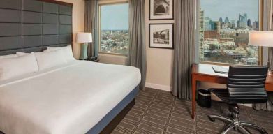 King-bedroom with desk at the Hilton Philadelphia at Penn's Landing.