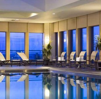 Relaxing indoor-pool at the Hilton Philadelphia at Penn's Landing.