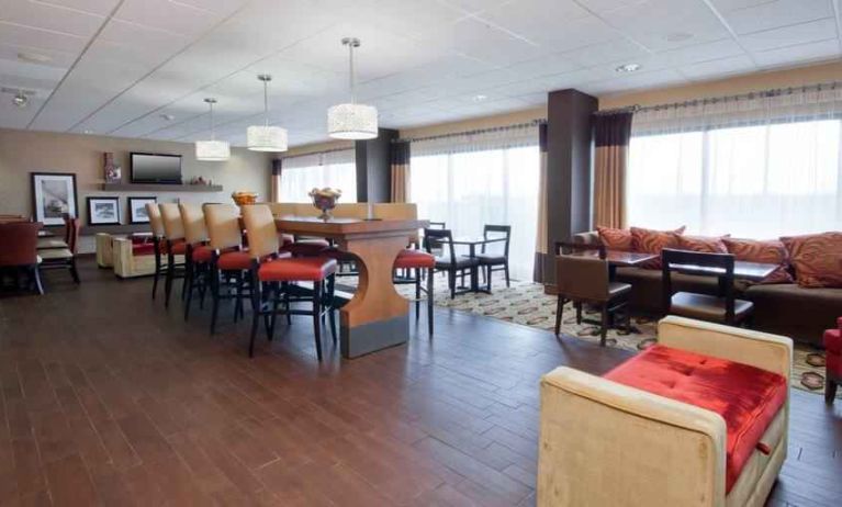 Spacious lobby workspace perfect for co-working at the Hampton Inn Grand Rapids North.