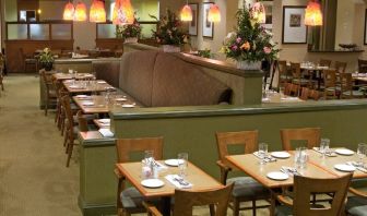 Comfortable dining area perfect for co-working at the DoubleTree by Hilton Washington DC - Crystal City.