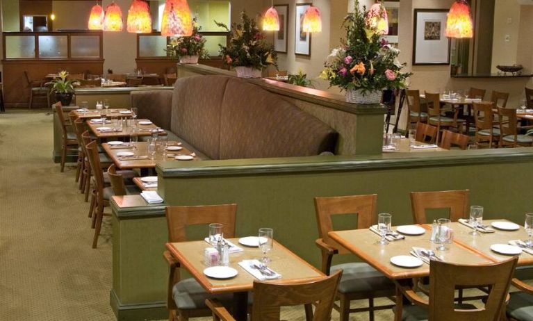 Comfortable dining area perfect for co-working at the DoubleTree by Hilton Washington DC - Crystal City.