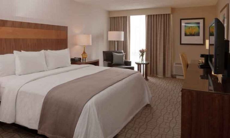 King guestroom with desk and TV screen at the DoubleTree by Hilton Pittsburgh Green Tree.