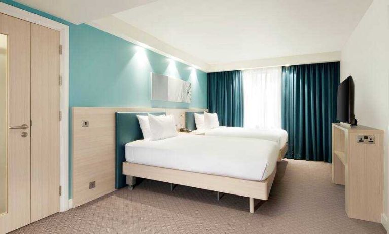 Twin double room with TV screen at the Hampton by Hilton London Docklands.