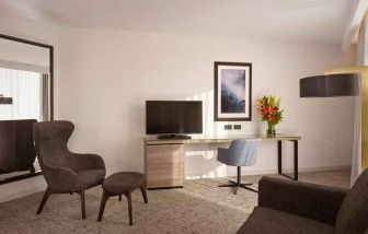 Working station with desk and sofa at the DoubleTree by Hilton Hull.