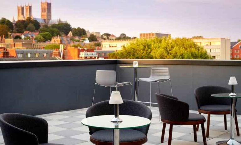 Beautiful outdoor terrace perfect for co-working at the DoubleTree by Hilton Lincoln.