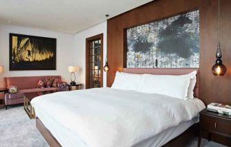 Elegant king bedroom with sofa at the Hilton London Bankside.