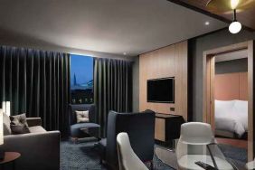 Comfortable living room with working station at the Hilton London Bankside.