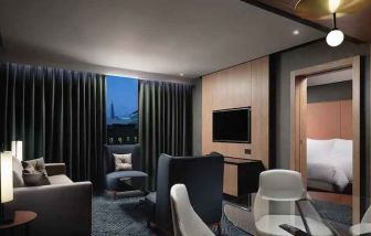 Comfortable living room with working station at the Hilton London Bankside.