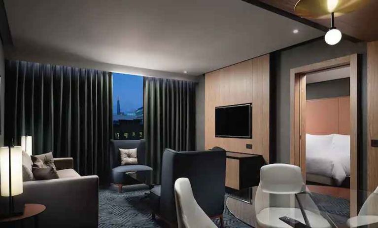 Comfortable living room with working station at the Hilton London Bankside.