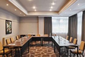 Meeting room with u shape table at the DoubleTree by Hilton London - Ealing.