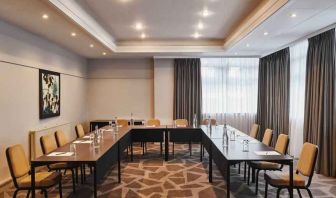 Meeting room with u shape table at the DoubleTree by Hilton London - Ealing.