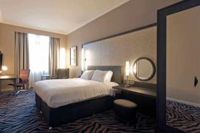 Deluxe room with king size bed at the DoubleTree by Hilton Edinburgh City Centre.