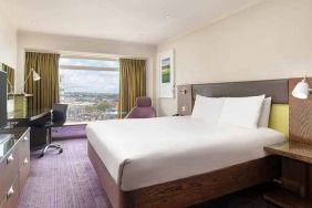 spacious king room with lots of natural light at Hilton London Metropole.