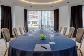 professional meeting room ideal for all business meetings at Hilton London Metropole.