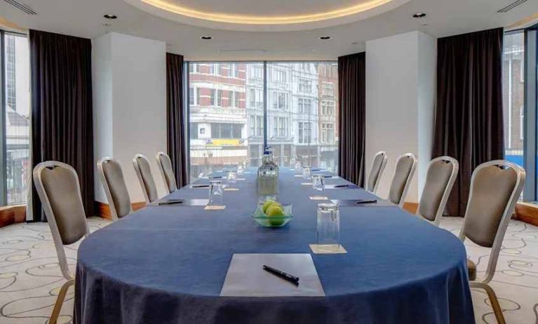 professional meeting room ideal for all business meetings at Hilton London Metropole.