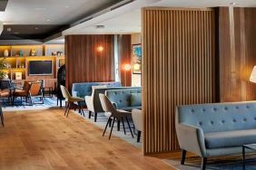 spacious yet cosy lounge and coworking space at DoubleTree by Hilton London ExCel.