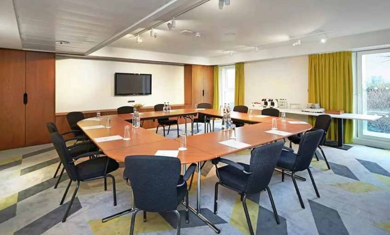 professional and bright-lit meeting room ideal for all business meetings at DoubleTree by Hilton London ExCel.