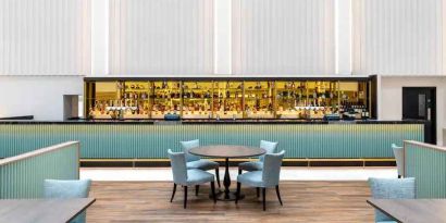 Elegant bar area perfect for co-working at the Hilton London Gatwick Airport.