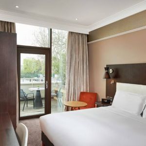 King bedroom with balcony at the DoubleTree by Hilton London - Hyde Park.