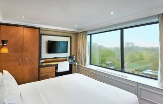 King guestroom with window and desk at the DoubleTree by Hilton London - Hyde Park.