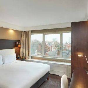 King room with city view at the DoubleTree by Hilton London - Hyde Park.