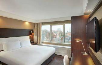 King room with city view at the DoubleTree by Hilton London - Hyde Park.