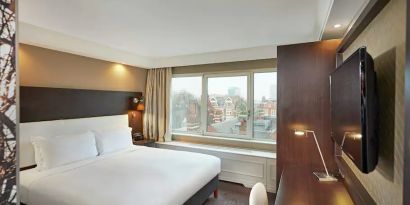 King room with city view at the DoubleTree by Hilton London - Hyde Park.