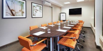 Meeting room with TV screen at the DoubleTree by Hilton London - Hyde Park.