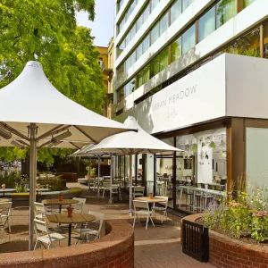 Outdoor patio perfect for co-working at the DoubleTree by Hilton London - Hyde Park.