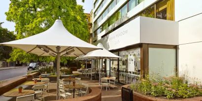 Outdoor patio perfect for co-working at the DoubleTree by Hilton London - Hyde Park.