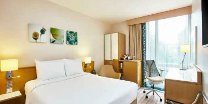 King bedroom with desk and window at the Hilton Garden Inn Birmingham Brindleyplace.