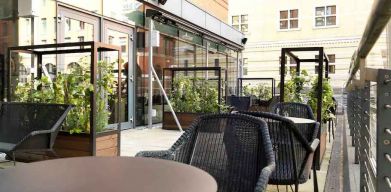 Outdoor patio perfect as workspace at the Hilton Garden Inn Birmingham Brindleyplace.