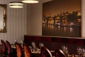 Elegant restaurant area at the DoubleTree by Hilton London - Chelsea.