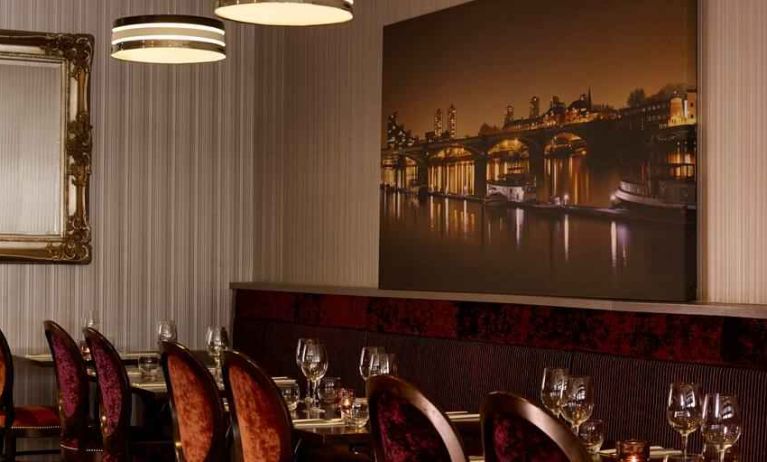 Elegant restaurant area at the DoubleTree by Hilton London - Chelsea.