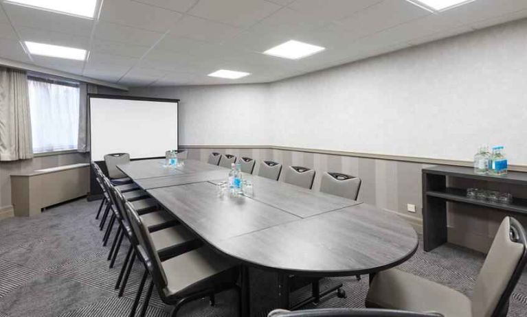 Small meeting room at the DoubleTree by Hilton Newbury North.