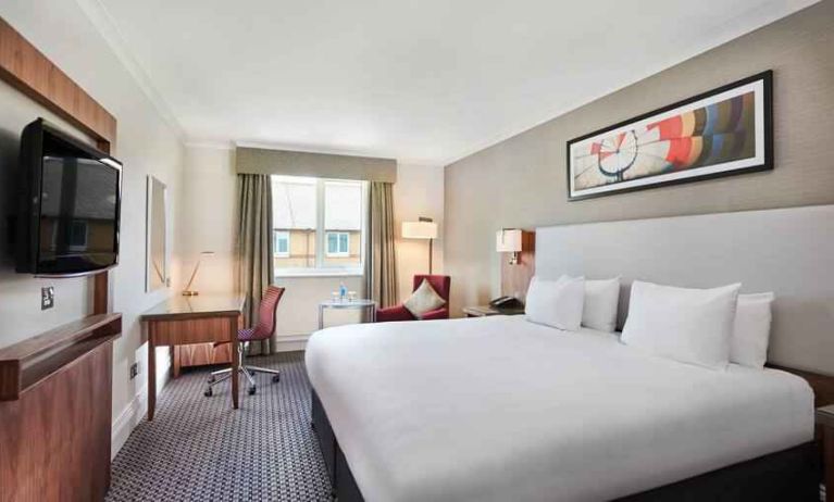 King bedroom with TV screen and desk at the DoubleTree by Hilton Bristol North.